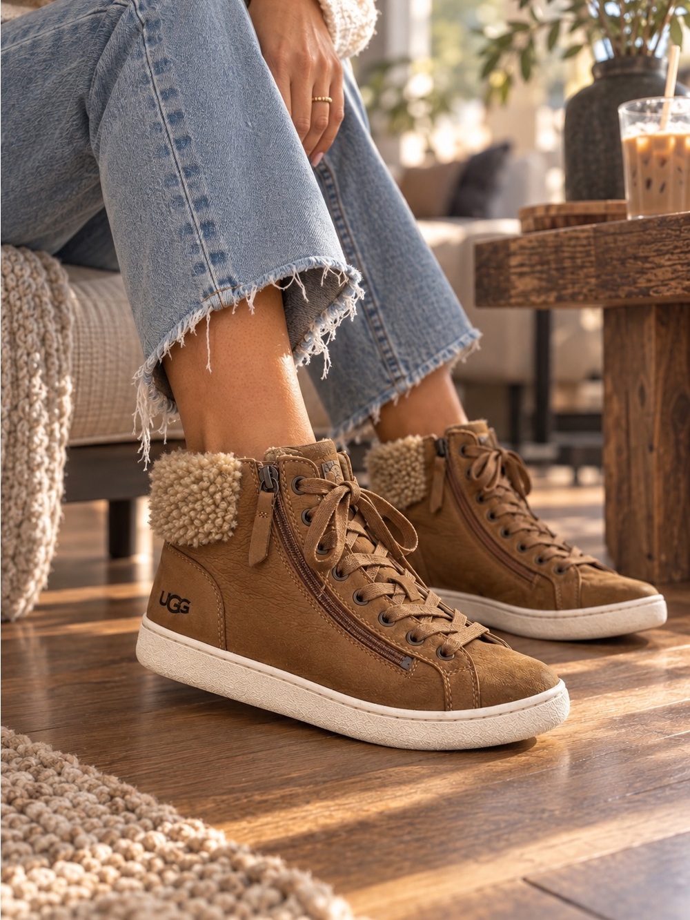 UGG Women's Chestnut Lace-Up Shearling Collar Sneaker Boot Size 8W